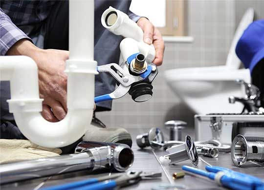 Travaux de plomberie lors de la rénovation d’une salle de bain
